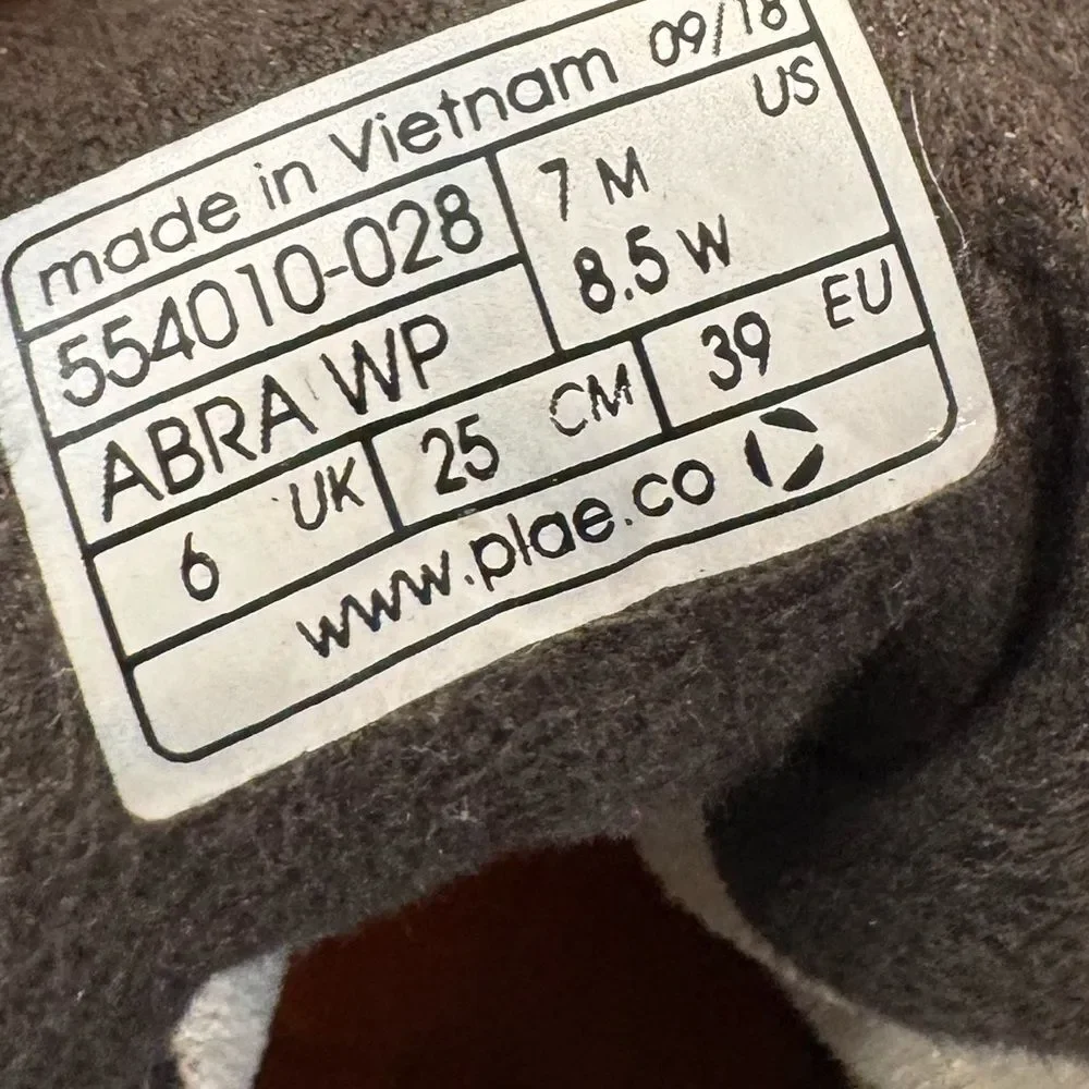 Women’s Plae Waterproof Boot  size 8.5